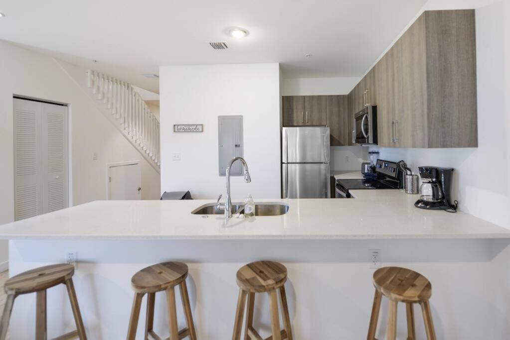 Amazing Town House 15 Min From The Beach Wfree Parking Villa Miami Exterior photo